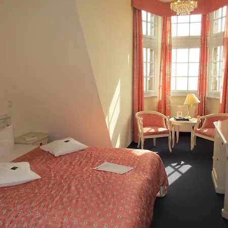 Schloss 4*