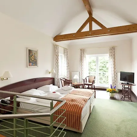 Schloss 4*